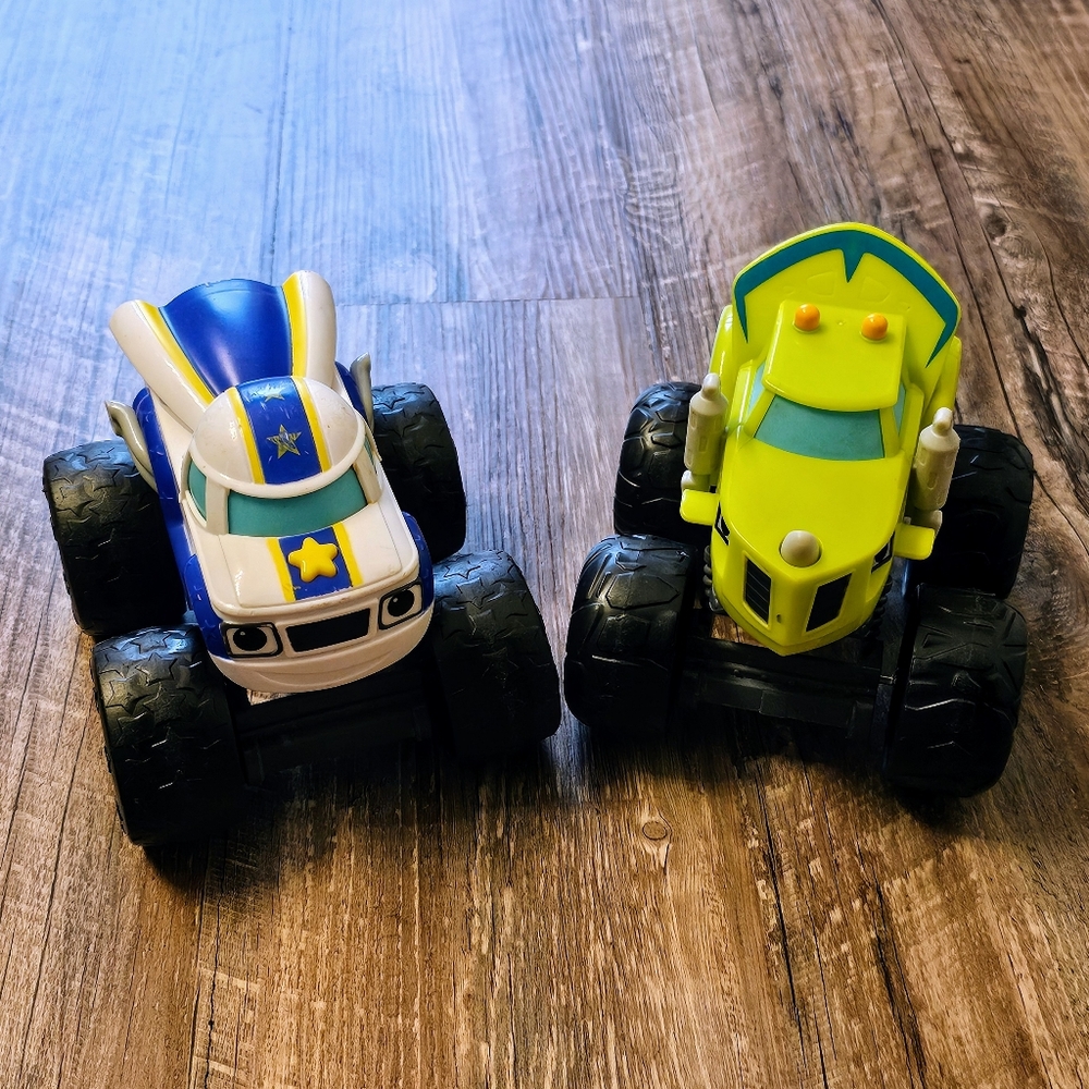 Nickelodeon Blaze and the Monster Machines Talking Zeg and Darington Trucks